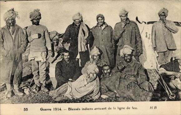 CPA Guerre 1914, Blessés indiens arrivant de la ligne de fire