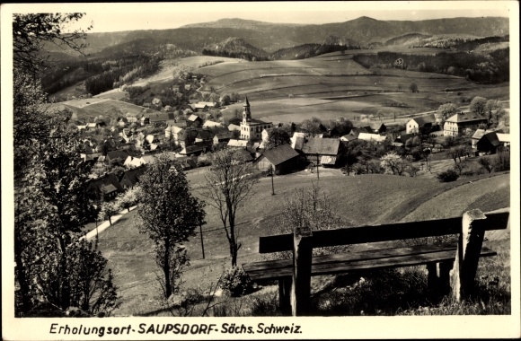 Ansichtkaart Saupsdorf Sebnitz Sachsen, stadsgezicht met kerk