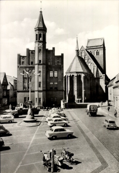 Postcard Perleberg in der Prignitz, Great Market, Town Hall, Church, Parking