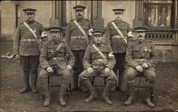Photo Postcard Belgian soldiers in uniform, Red Cross