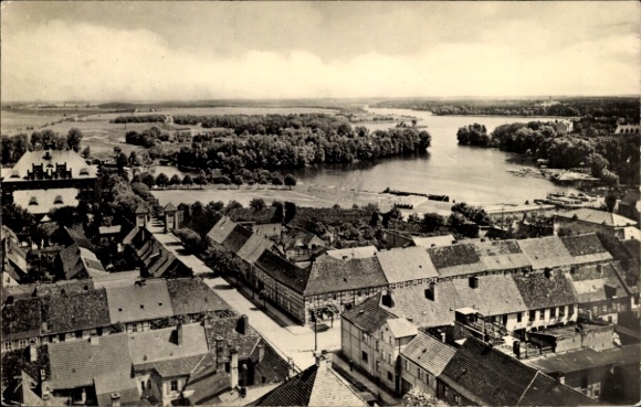 Ak Templin in der Uckermark, Blick auf  Wasserlandschaft, Häuserdächer, historische Architektur