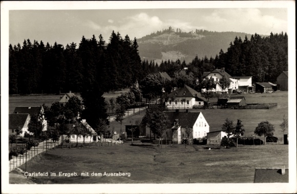 Ak Carlsfeld Eibenstock im Erzgebirge, Panorama mit Auersberg, Gasthaus Talsperre