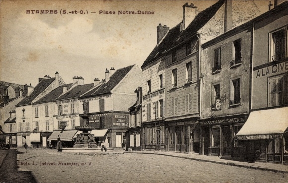 Ak Étampes Essonne, Place Notre-Dame