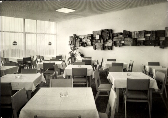 Postcard Ostseebad Ahrenshoop Fischland, breakfast room in the Kurhaus table decoration, empty chairs