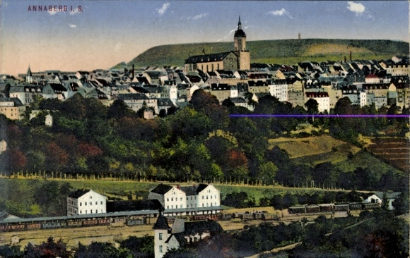 Ak Annaberg Buchholz im Erzgebirge, Stadtansicht von  Häuser, Kirche, Landschaft, Zug