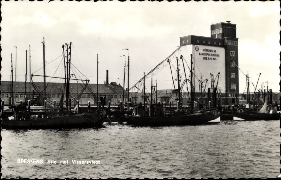 Ak Breskens Sluis Zeeland Niederlande, Silo met Vissersvloot