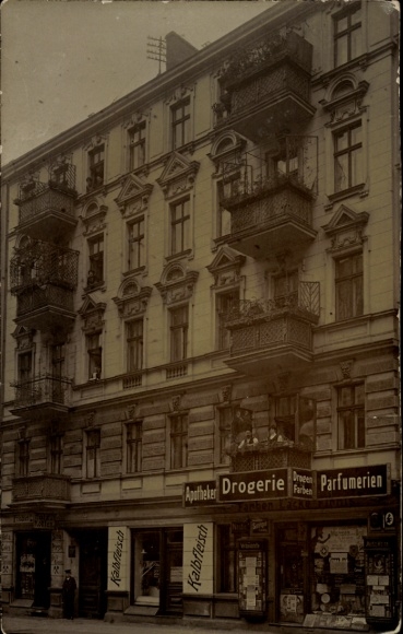 foto Ak Berlin Prenzlauer Berg, Schliemannstr. 18, drogisterij, apotheek, parfumerie, kalfsvlees