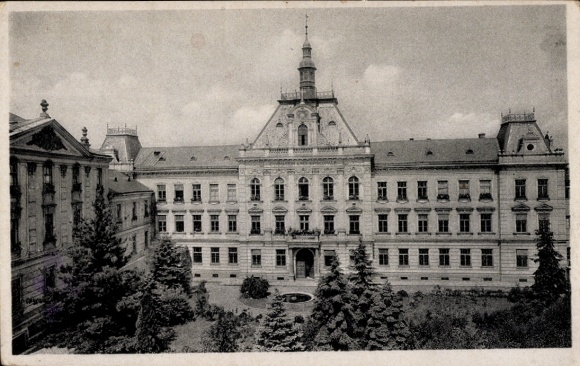 Ak Kroměříž Kremsier Region Zlin, Erzbischofliches Gymnasium,  historische Architektur, Gärten