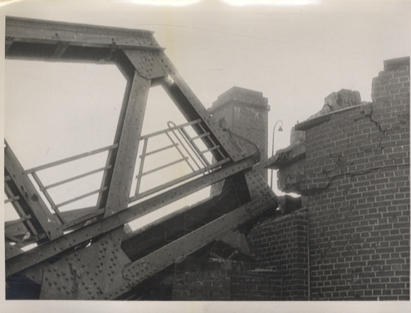 Original Foto Berlin Reinickendorf, zerstörte Tegeler Brücke, um 1945/46,  ca. 12x17 cm