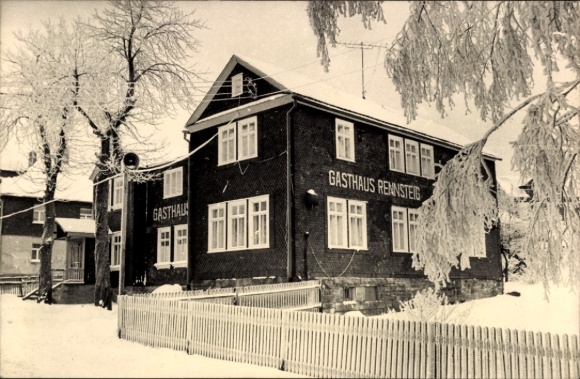 KP Schmiedefeld am Rennsteig Suhl Turyngia, Gasthaus Rennsteig, zimowy krajobraz, śnieżny