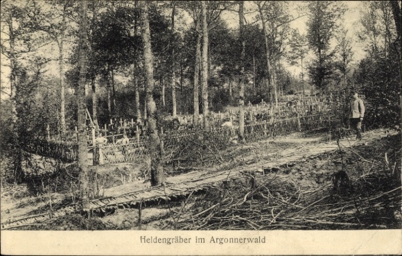 Ak Heldengräber im Argonnerwald, Friedhof