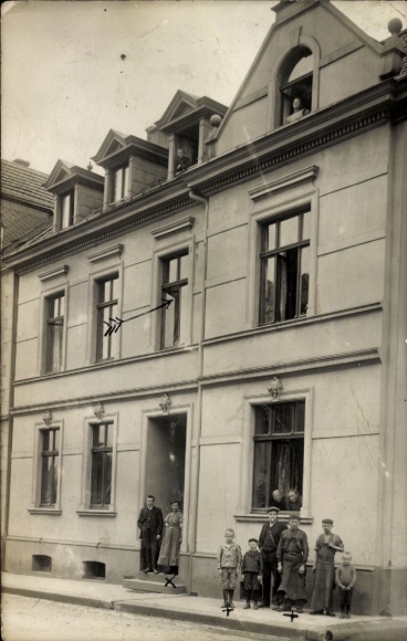 Photo Postcard Wülfrath in the Bergisches Land, residential building, residents