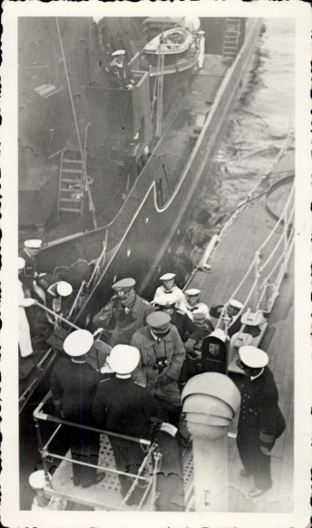 Foto Führer und Reichskanzler Adolf Hitler, Keitel, Besuch eines Kriegsschiffes, Matrosen