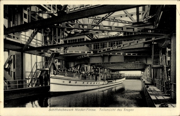 Postcard Niederfinow in Brandenburg, boat lift, trough, saloon motor ship Kreuz As, passengers