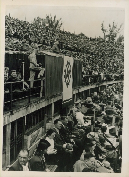 Photo: Joyful and ready to fight, KdF major event in the Vienna Stadium 1943, speech by Robert Ley