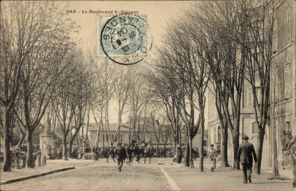 Postcard Dax Landes, Boulevard S-Vincent, trees, people, horses, street view