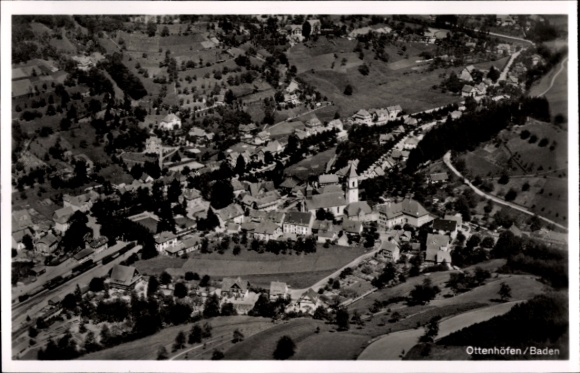Ak Ottenhöfen in het Zwarte Woud, luchtfoto van, kerk, woongebouwen, landschap