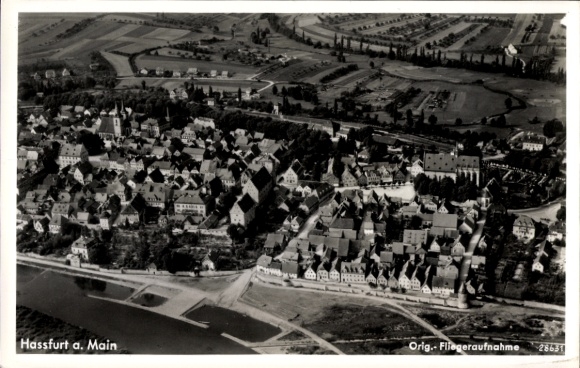 Ak Haßfurt Unterfranken Bayern, Fliegeraufnahme, Stadtpanorama