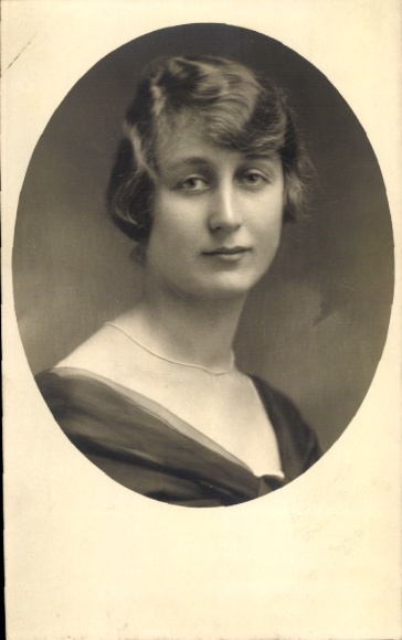 Photo Postcard woman portrait, hairstyle