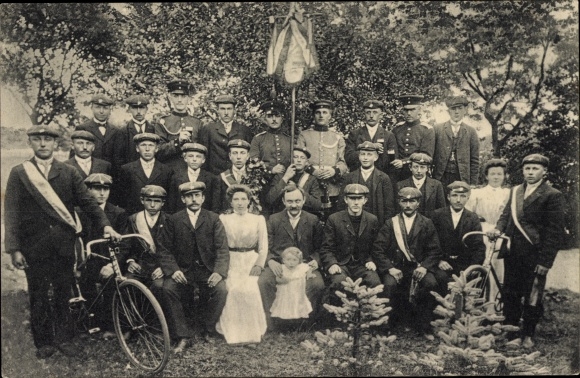 Photo Postcard Grossenmeer Ovelgönne Wesermarsch, cycling club, group picture 1912