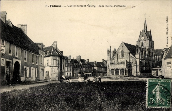 Postcard Falaise Calvados, Place Reine-Mathilde