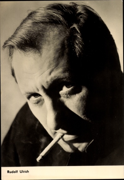 Postcard actor Rudolf Ullrich, portrait, cigarette, DEFA, dangerous cargo, crime scene Berlin