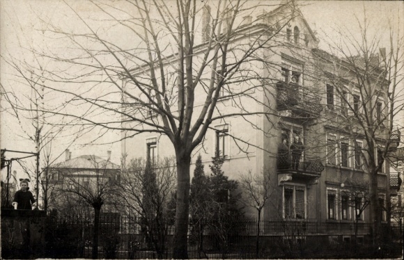 Photo Postcard Heidenau in der Nordheide, Villa, Child