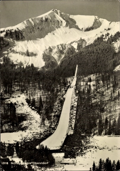 Ak Oberstdorf im Oberallgäu, Skiflugschanze, Wald, Winter