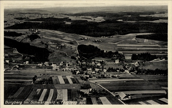 Ak Burgberg Königsfeld im Schwarzwald, Luftaufnahme,  Landschaft, Felder
