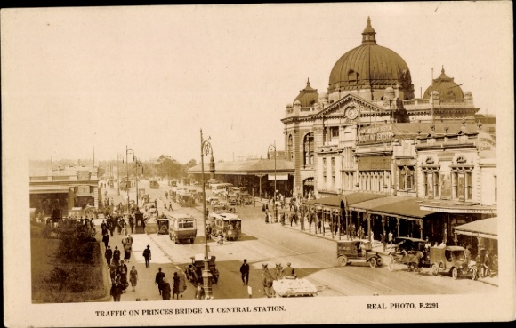 Postcard Melbourne Australia, traffic on the Princes Bridge, Central Station