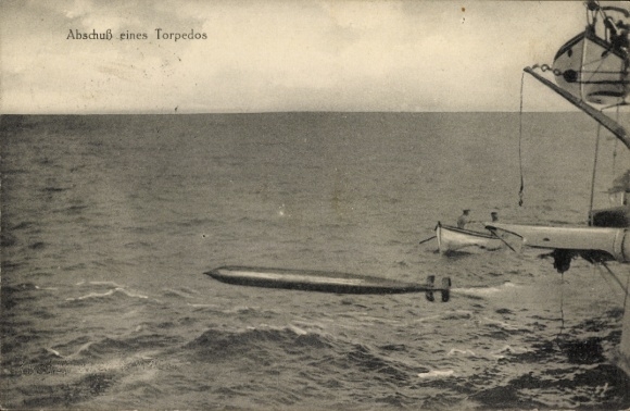Ak Deutsches Kriegsschiff auf hoher See, Abschuss eines Torpedos