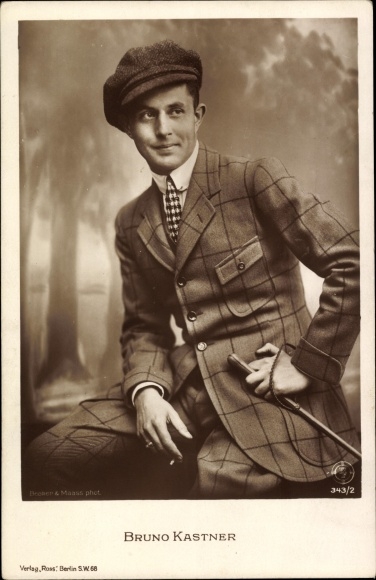 Postcard actor Bruno Kastner, portrait, cap, smoking cigarette, Ross Verlag 343 2