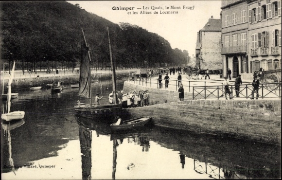 Postcard Quimper Finistère, harbor view, boats, people, buildings on the water