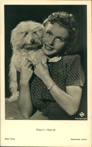 Postcard actress Karin Hardt, portrait with dog, Ross A 2540/1