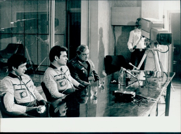 Photo Baikonur Cosmodrome, press conference 1981, cosmonaut Kovalyonok, Savinych, Soyuz T-4