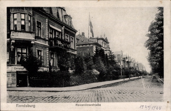 Postcard Rendsburg in Schleswig Holstein, view into Reventlowstraße, shop