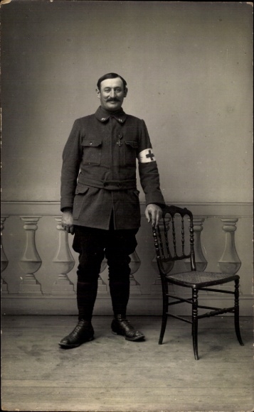 Photo Postcard French Soldier, Medic, portrait