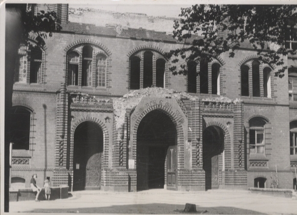 Original Foto Berlin-Wilmersdorf, Pfalzburgerstraße, Bismarck-Gymnasium, um 1946, ca. 12 x 17 cm
