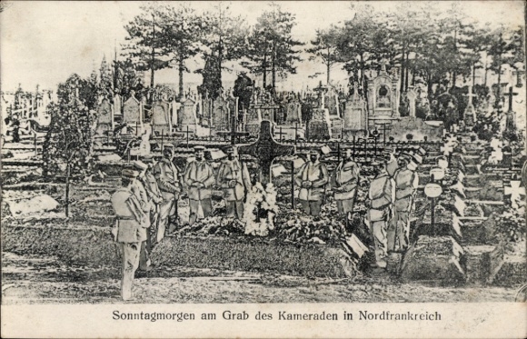 Ak Nordfrankreich, Sonntagmorgen am Grab des Kameraden