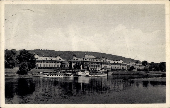 Ak Pörtschach am Wörther See Kärnten, Schiff im Wasser, Gebäude im Hintergrund, ruhige Landschaft