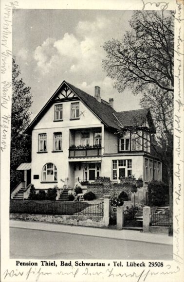 Ak Bad Schwartau in Holstein, Vorderansicht Pension Thiel, großes Haus, Garten, Bäume