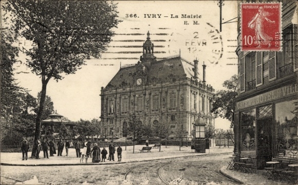 Ak Ivry sur Seine Val de Marne, La Mairie,  Architektur, Menschen auf der Straße