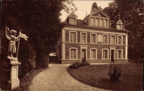 Ak Lisieux Calvados, Haus mit Garten, Statue eines Engels, Eingang, Les Buissonnets, Lisieux