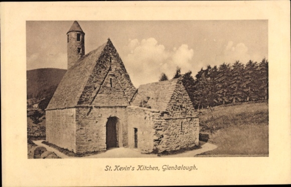 KP Glendalough Co. Wicklow Irlandia, St. Kevin's Kitchen, budynek s, konstrukcja z kamienia