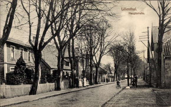 KP Lilienthal w Dolnej Saksonii, widok na główną ulicę, mieszkańcy