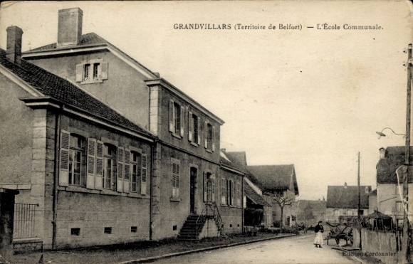 Postcard Grandvillars Territoire de Belfort, municipal school, street section