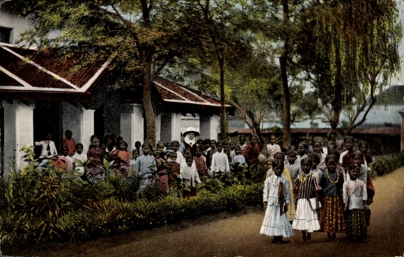Postcard Tandschaur India, Girls' School