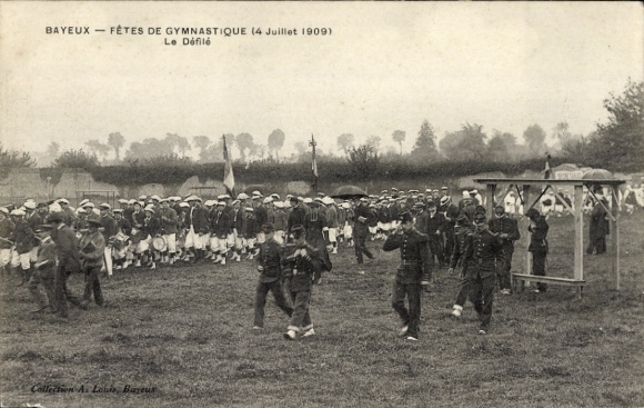 CPA Bayeux Calvados, Fetes de Gymnastique, 4 Juillet 1909, Le Défilé
