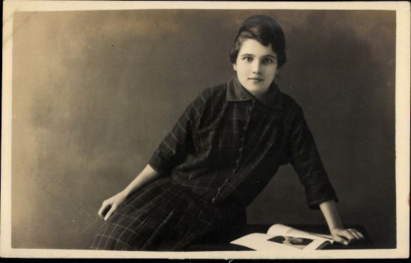 10 alte Ak Frauenportraits, diverse Ansichten