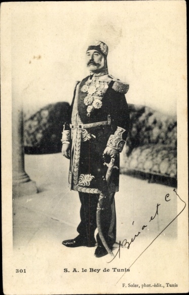 Postcard The Bey of Tunis, standing portrait, uniform, medals